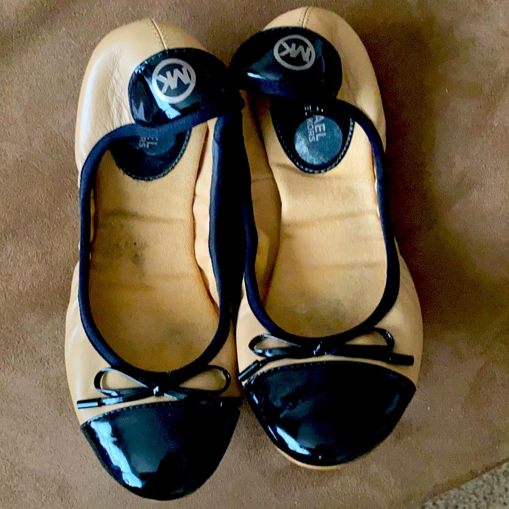 Michael Kors flats. EUC. SIZE 7